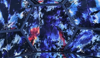 Nyt spejlgulv i Det Kosmiske Rum